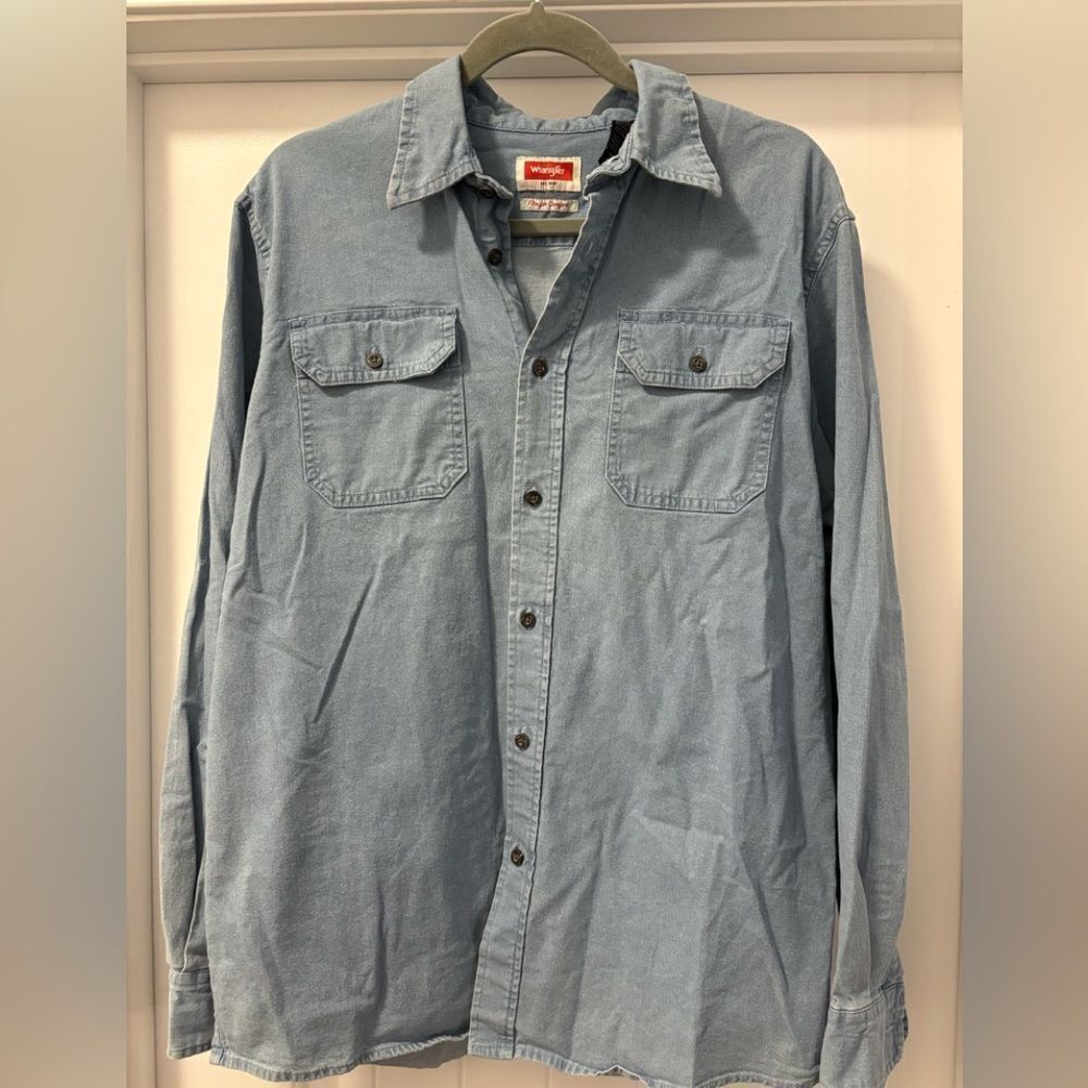 Wrangler Men’s Button Up Denim Shirt Size Medium